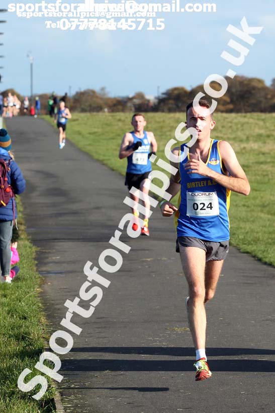 Senior men and women, Heaton Memorial 10k Road Race, Town Moor, Newcastle.  Photo: David T. Hewitson/Sports for All Pics